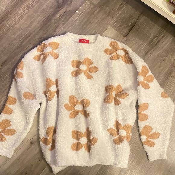 White Brown Flowers Fuzy Womens Sweater size large - Picture 3 of 4